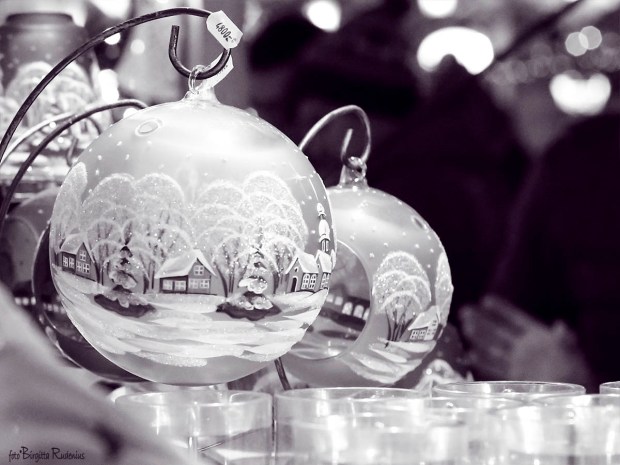 Purple Xmas Housen in a Bulb