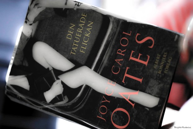 Oates Joyce Carol – Den tatuerade flickan.