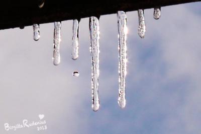 Writing HAIKU in Water Drops - frozen or misty.