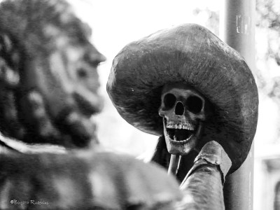 To be or not ... Statue, Budapest.