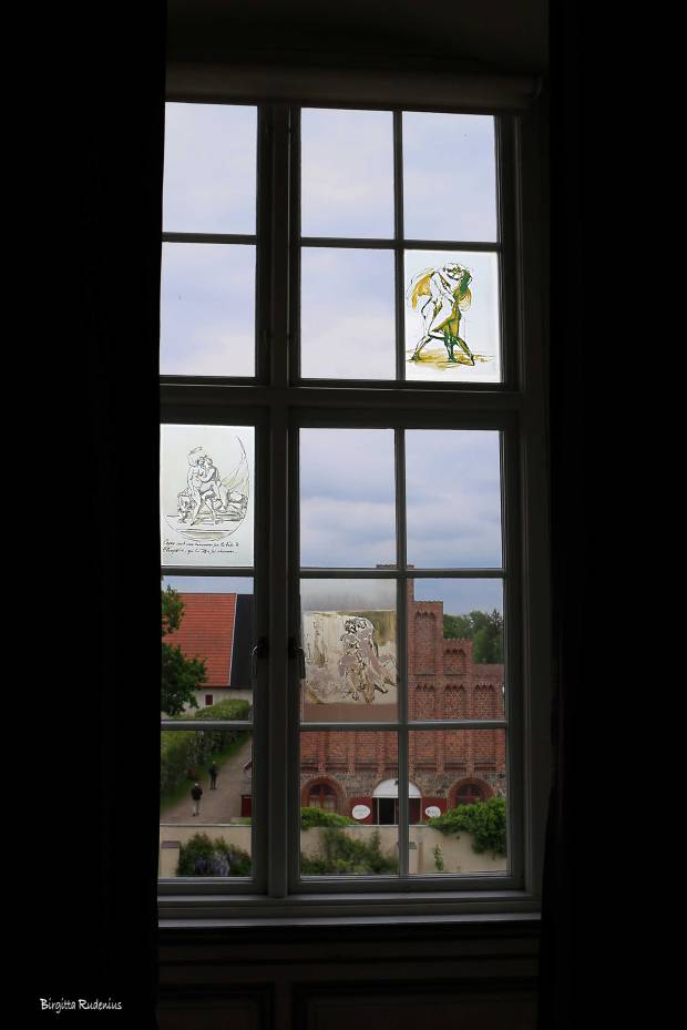 Erotisk konst på fönster. Skarshult Slott, Eslöv, Skåne.